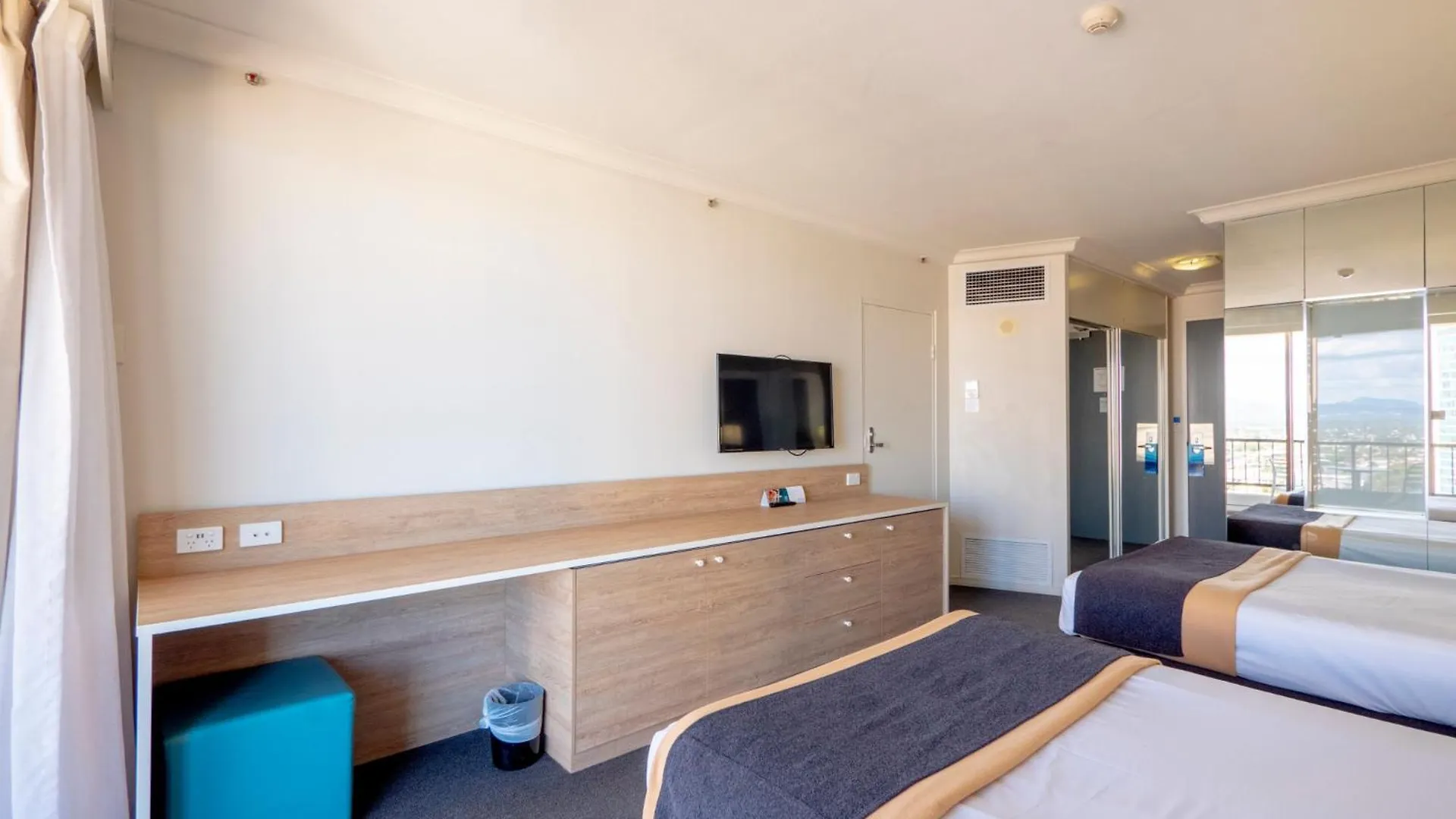 Cosy Studio With Stunning Ocean Views Gold Coast