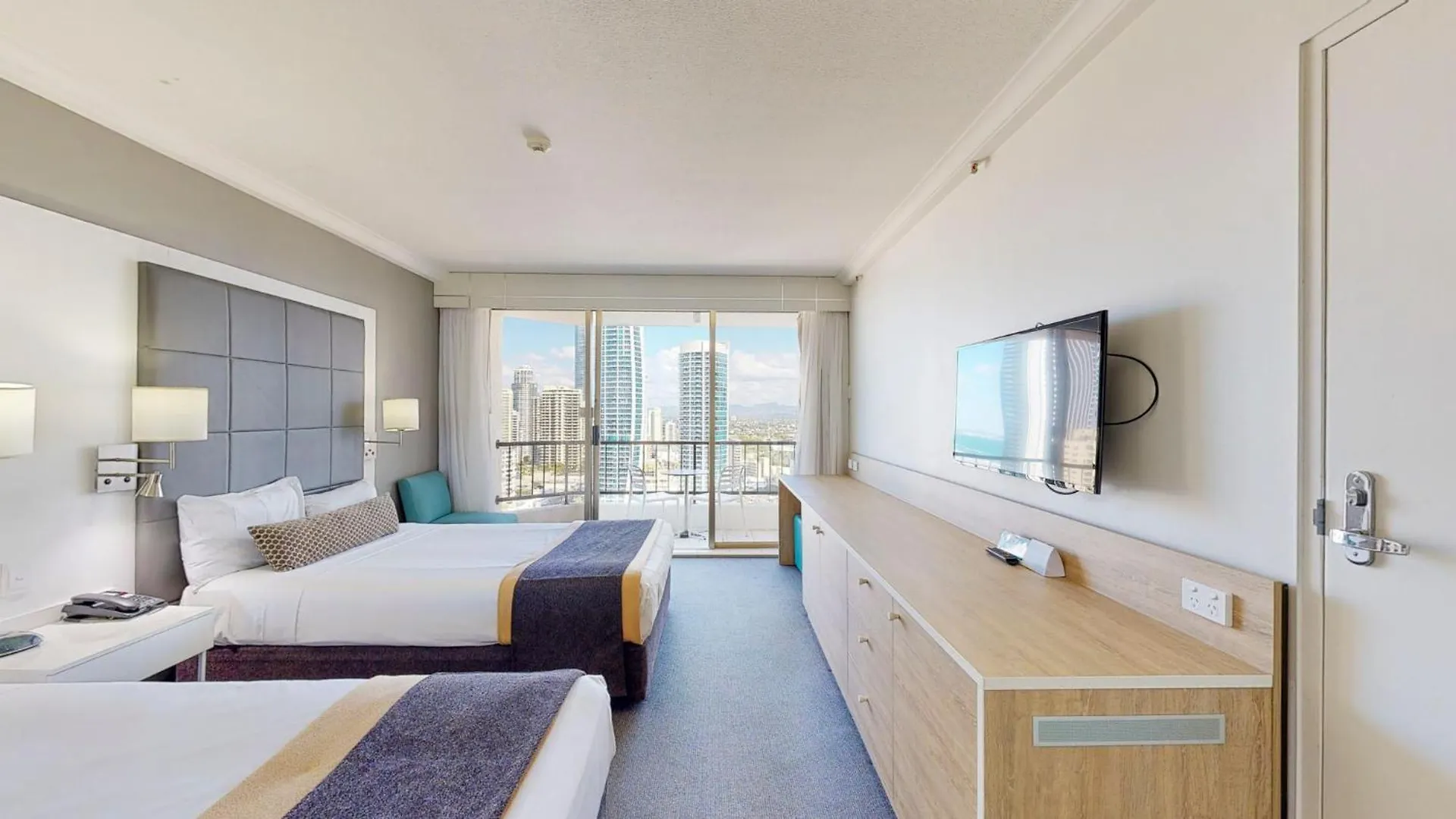 Cosy Studio With Stunning Ocean Views Gold Coast